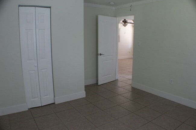 Building Photo - 2 Bed Home in Quiet Neighborhood