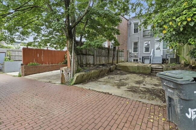 Building Photo - 809 Jefferson St NW