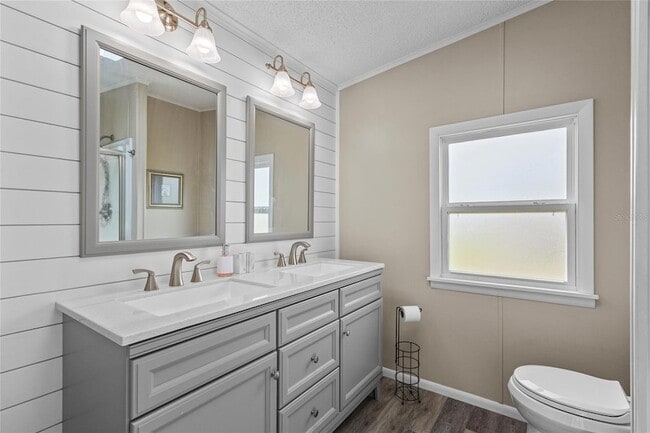 Building Photo - 611 La Jolla Cir