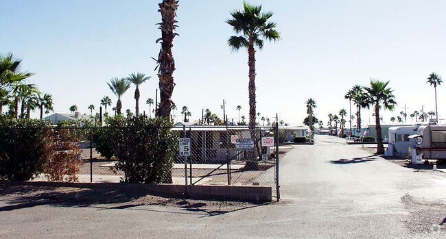 Primary Photo - Sunset Resort-520 Spaces