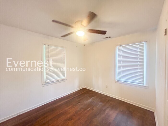 Building Photo - 3119 Lone Oak Ave SW