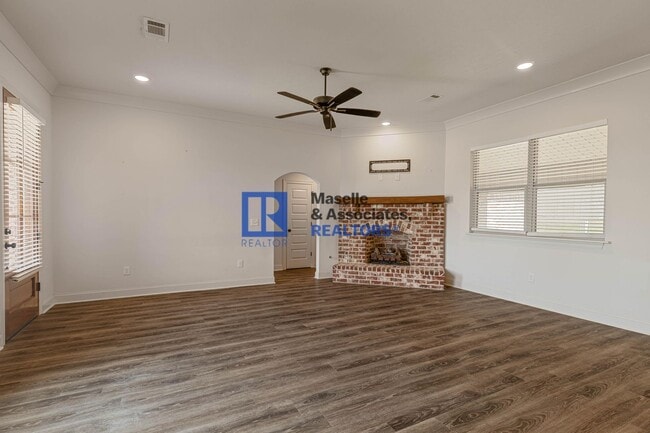 Building Photo - 3 Bed/2 Bath Home in Silver Ridge