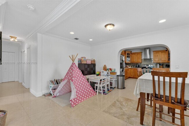 Building Photo - 9000 SW 40th Terrace