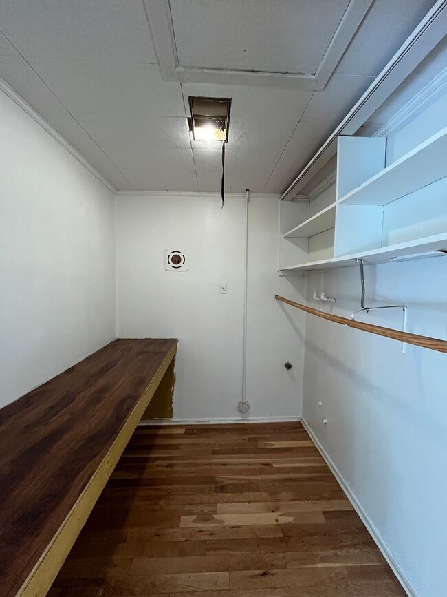 Building Photo - Sherman Oaks 3+2 w/bonus room + upgrades on cul-de-sac lot!