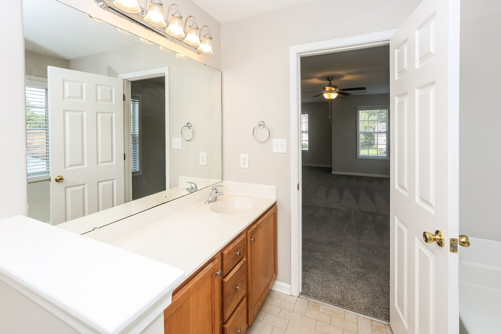 Building Photo - 5883 Culloden Ct