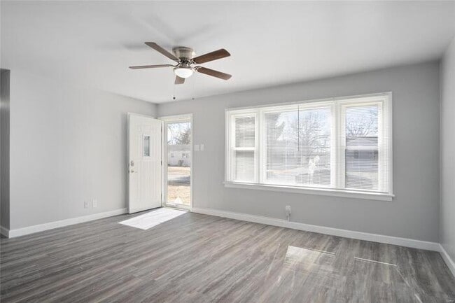 Building Photo - Fantastic 3bd/1ba home! Coming soon!