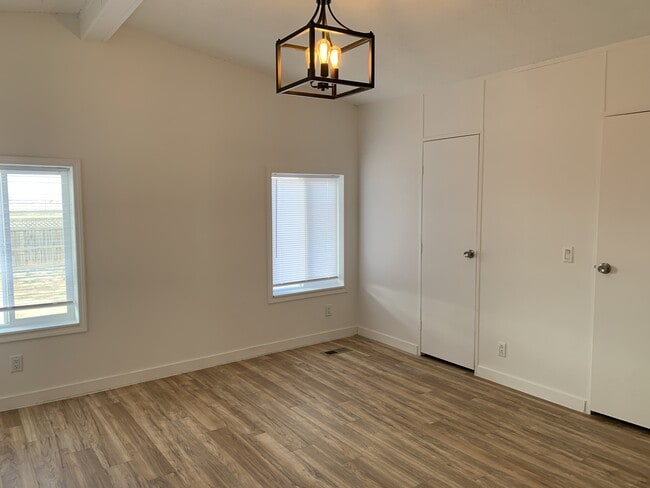 Building Photo - 3335 Fort Sanders Rd