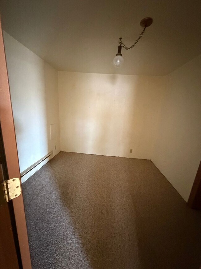 Building Photo - CS-700 N Duplex