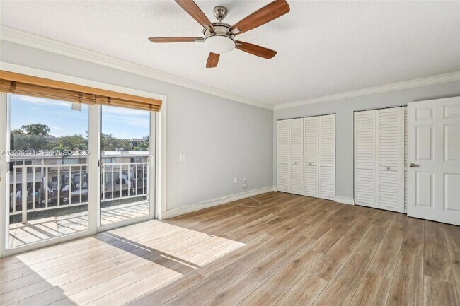 Building Photo - 3862 NE 171 St