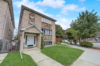 Building Photo - 4101 N Dickinson Ave