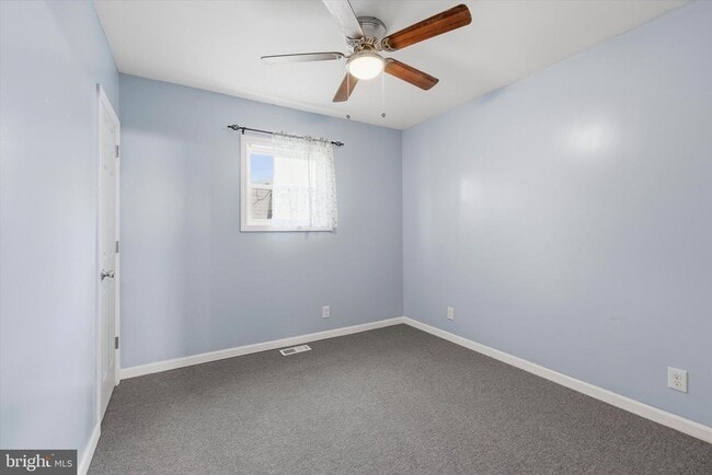 Building Photo - 334 N Oakland Ave