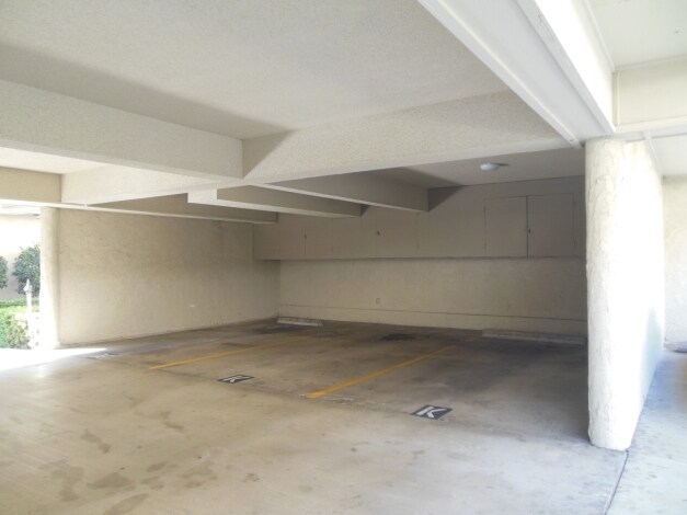 Parking Area - 125-129 S California St