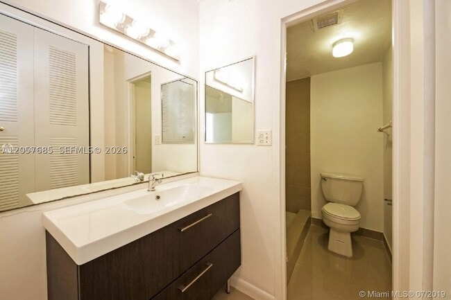 Building Photo - 7545 E Treasure Dr