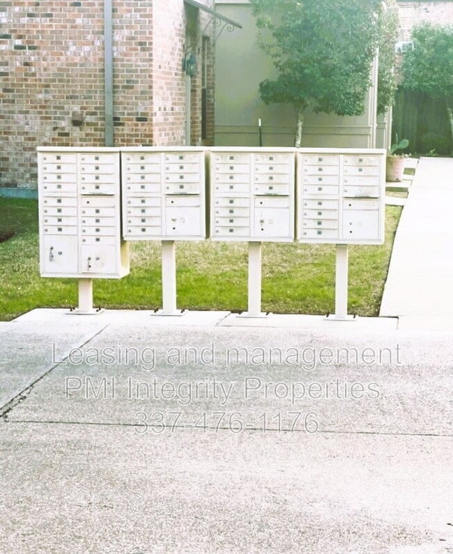 Building Photo - 888 S Kenilworth Pkwy