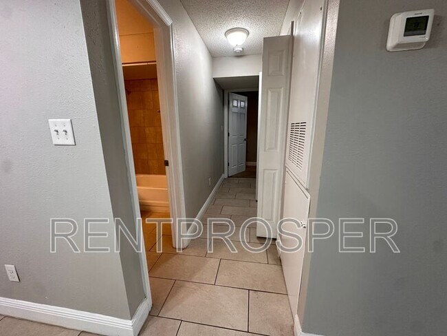 Building Photo - 5600 Devonbriar Way