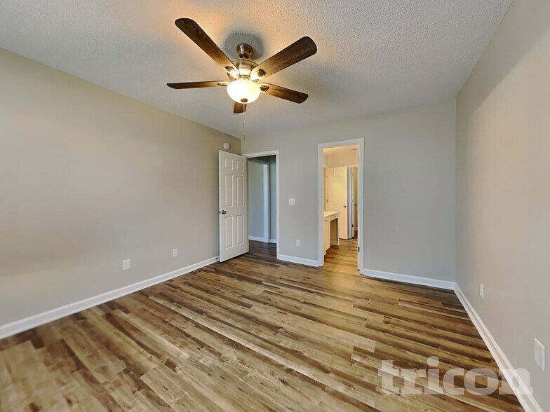 Building Photo - 455 Hunters Crossing Dr