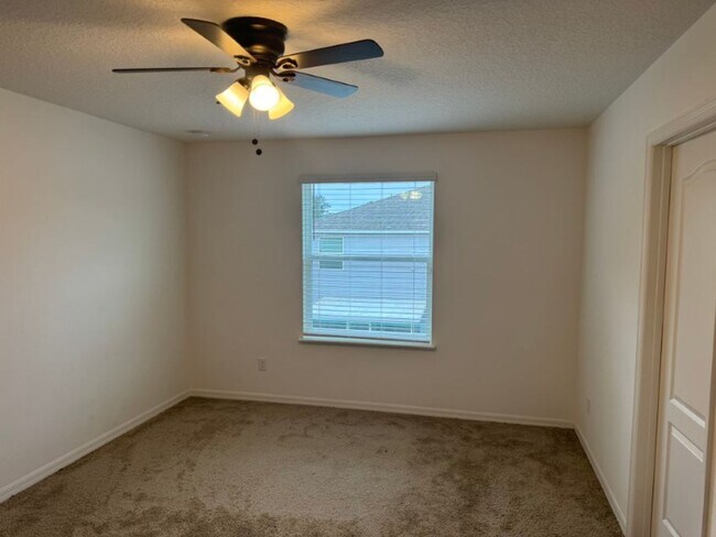 Building Photo - Home For Rent