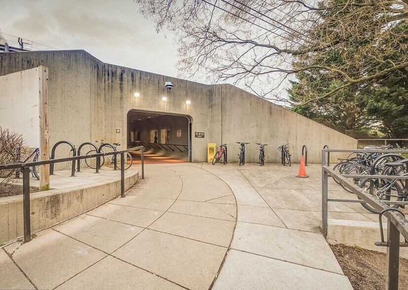 Building Photo - 10500 Rockville Pike