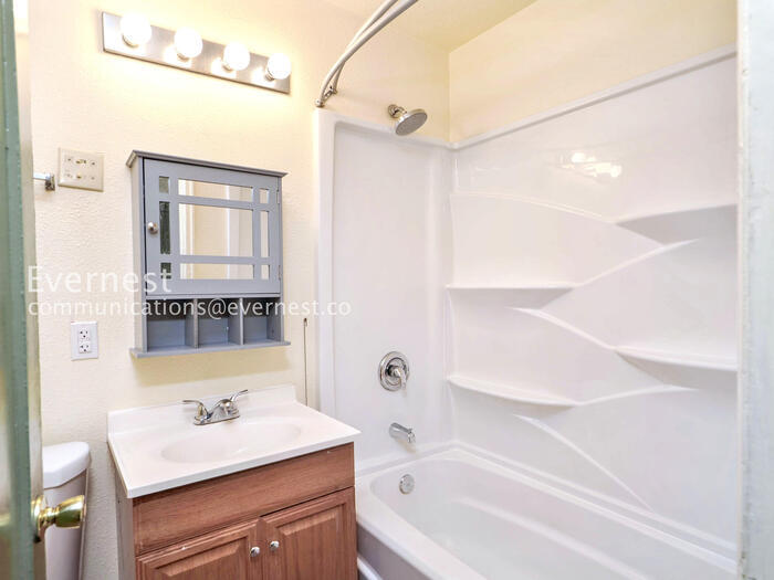 Building Photo - 509 3rd St SW