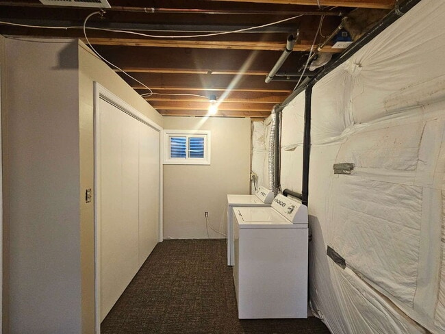 Building Photo - 150 N Carlton St