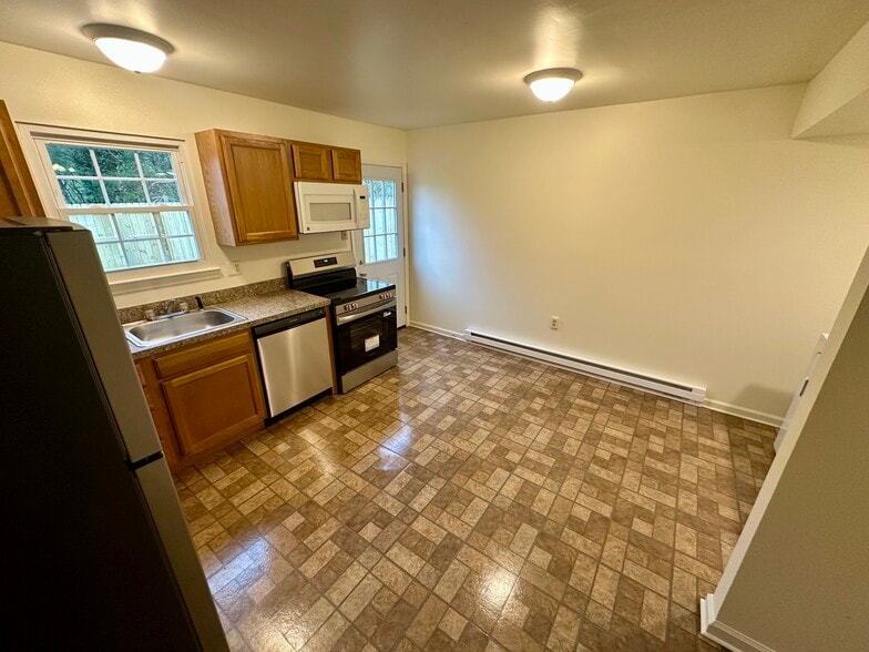 Building Photo - 1174 Ravenwood Rd