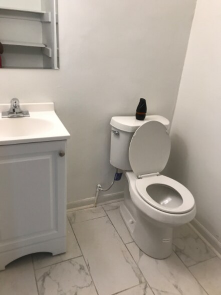 Building Photo - 1740 Lisbon Dr SW