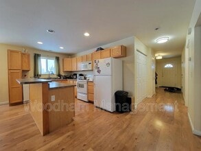 Building Photo - 184 Droulliard Ave