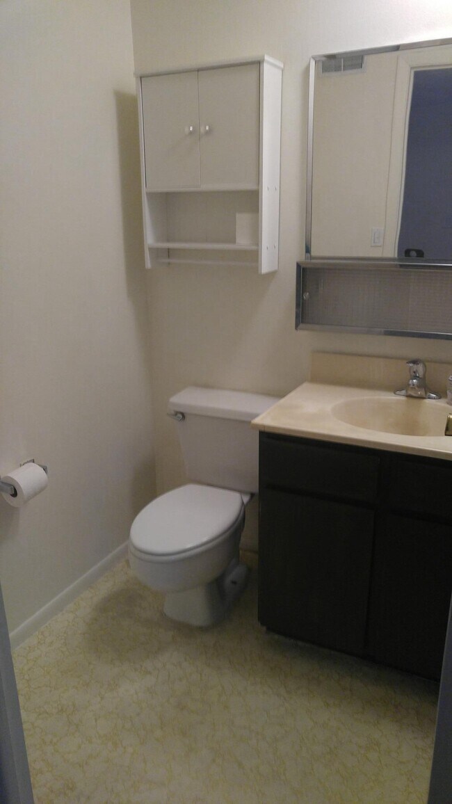 Building Photo - 1545 Montezuma Cir