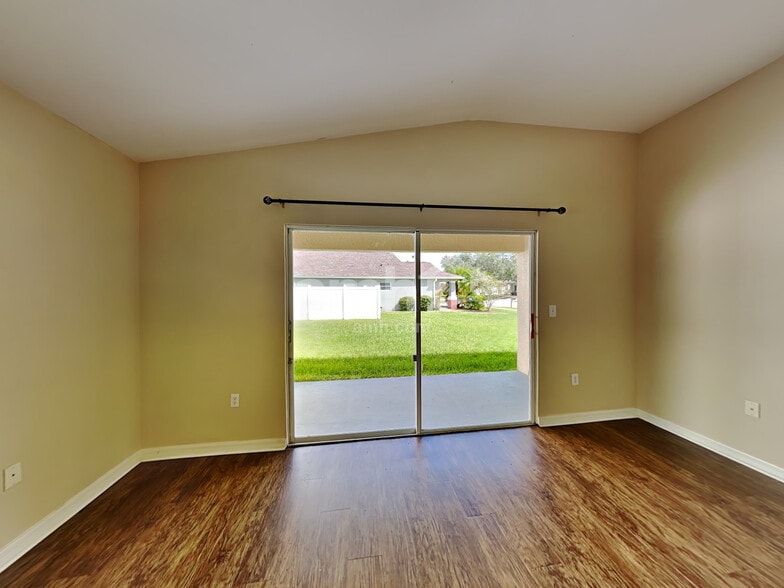 Building Photo - 27826 Breakers Dr