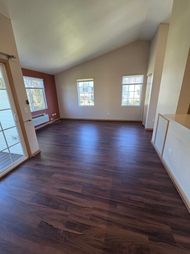 Building Photo - 2125 Silverstone Dr