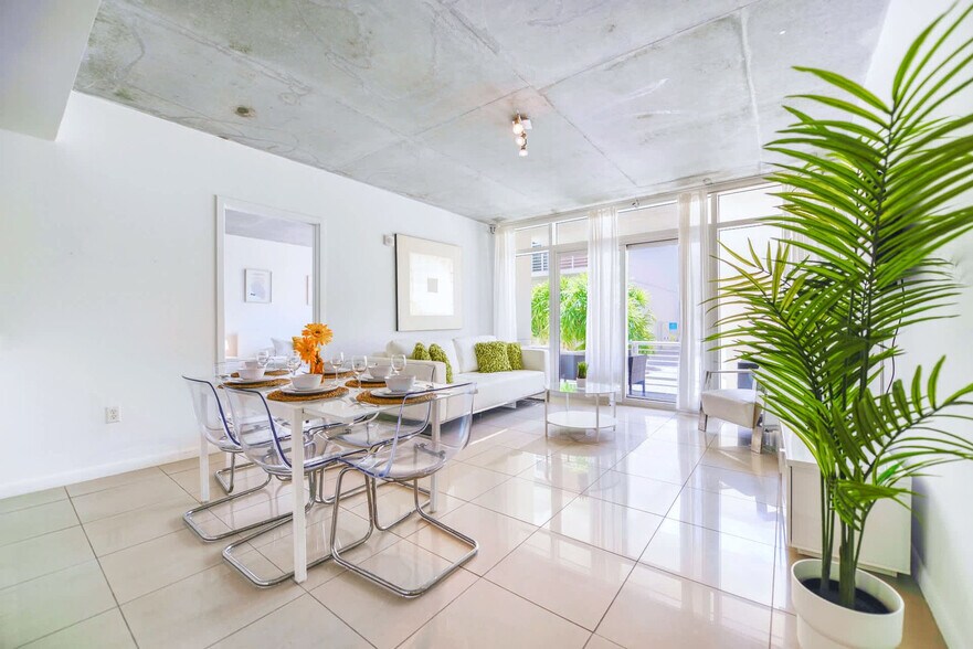 Building Photo - 3250 NE 1st Ave