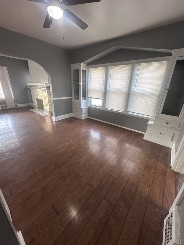 Building Photo - 4915 E 109th St