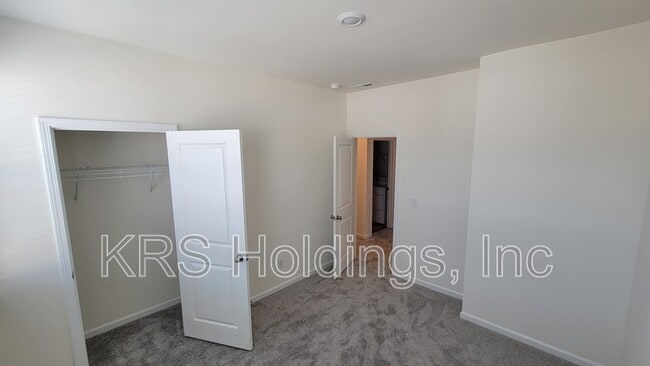 Building Photo - 841 Parc Townes Dr