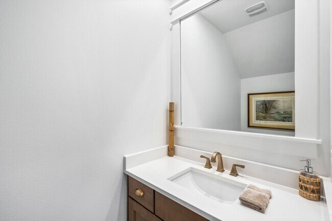 Building Photo - 245 Log Landing St