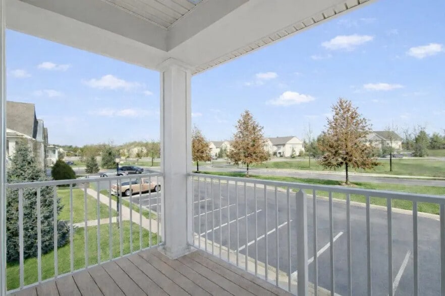 Building Photo - 2038 Shady Oak Dr