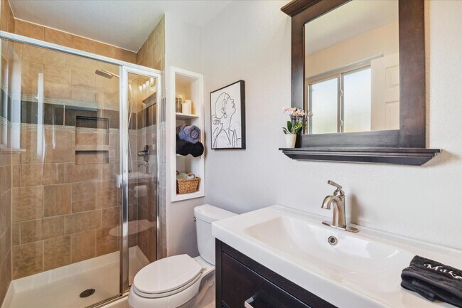 Building Photo - 3306 S Kittredge St