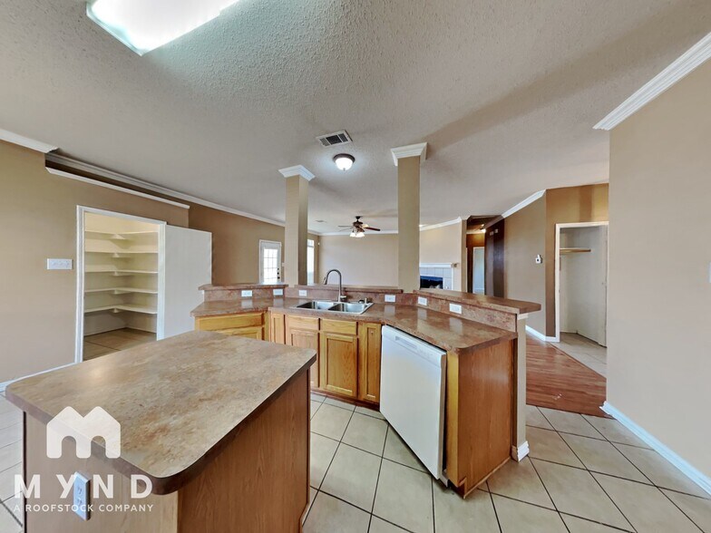 Building Photo - 5505 Stonemoss Dr