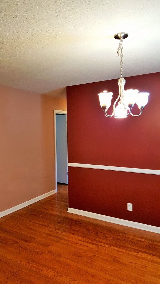 Building Photo - Great, 3 Bedrooms, 1.5 Baths, Brick Ranch ...