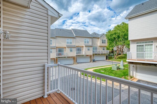 Building Photo - 557 Rhapsody Ct