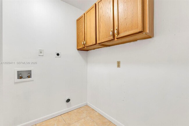 Building Photo - 6101 SW 24th St