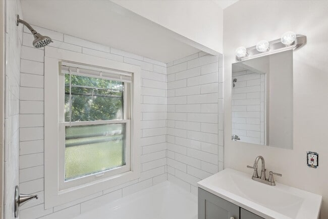 Building Photo - 4723 W 125th St