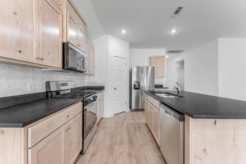 Building Photo - 114 S Maroon Ave