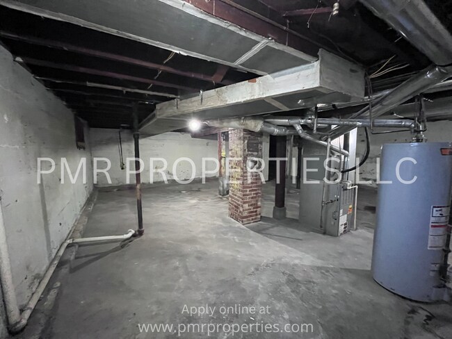 Building Photo - 2 Bedrooms / 1 Bathroom House