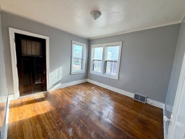 Building Photo - 4287 W Grand St