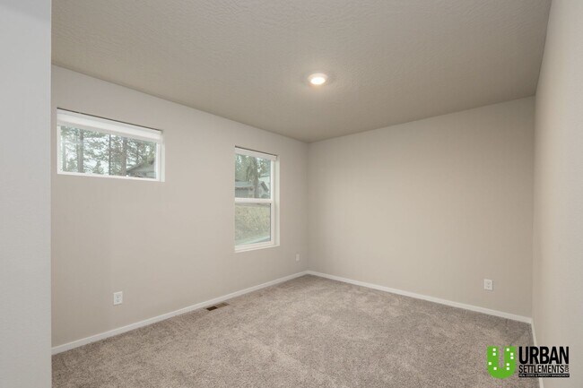 Building Photo - 12406 E Dickens Ln