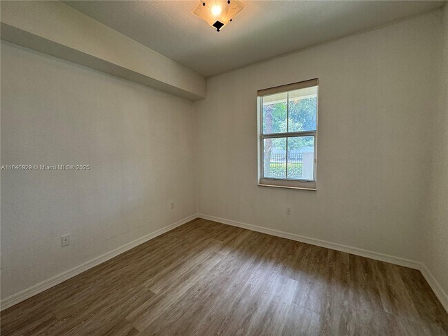 Building Photo - 10885 NW 89th Terrace