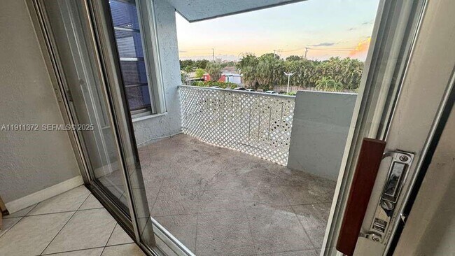 Building Photo - 6195 W 18th Ave