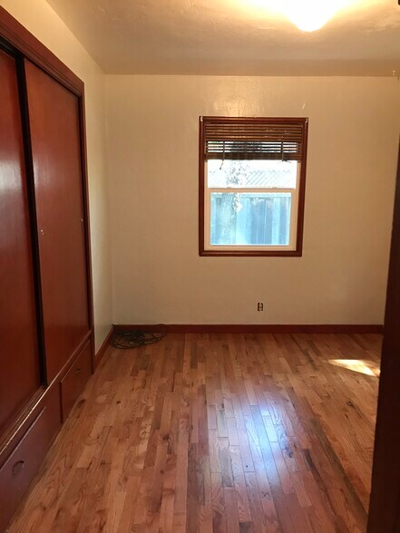 Building Photo - 16 Pleasant Valley Dr