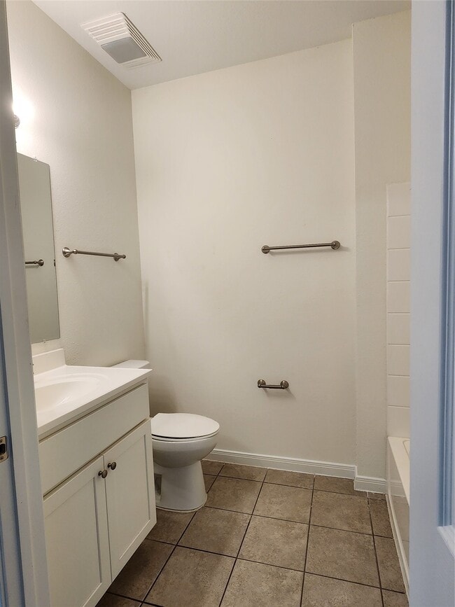 Building Photo - 6202 Lacey Oak Dr