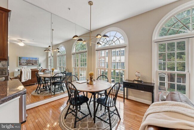 Building Photo - 1627 Colonial Hills Dr